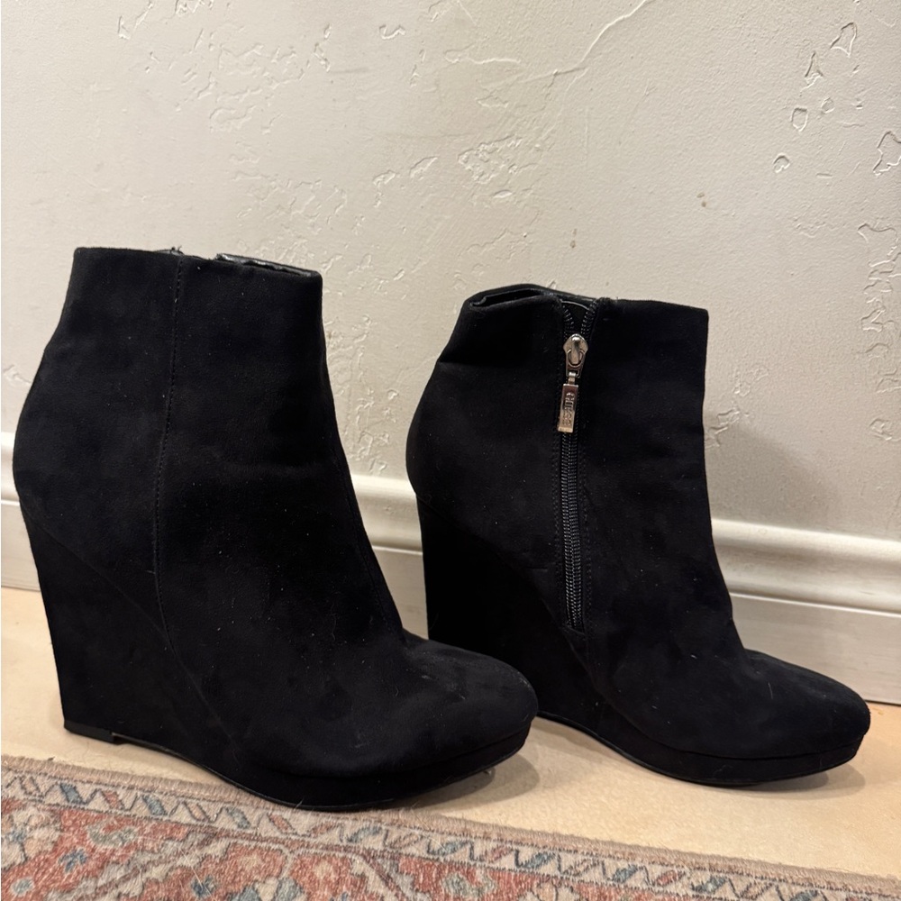 GUESS boots worn twice! Great condition.